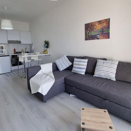 Super Modern Beachfront 1 Bedroom - Sleeps 4 Лимасол Экстерьер фото