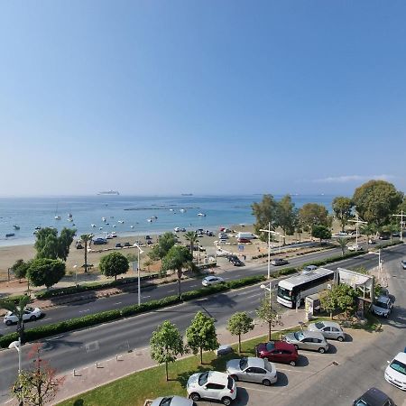 Super Modern Beachfront 1 Bedroom - Sleeps 4 Лимасол Экстерьер фото