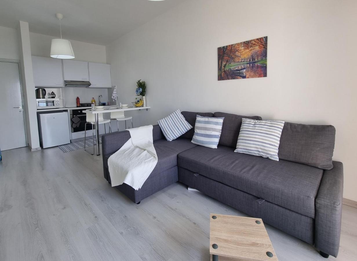 Super Modern Beachfront 1 Bedroom - Sleeps 4 Лимасол Экстерьер фото