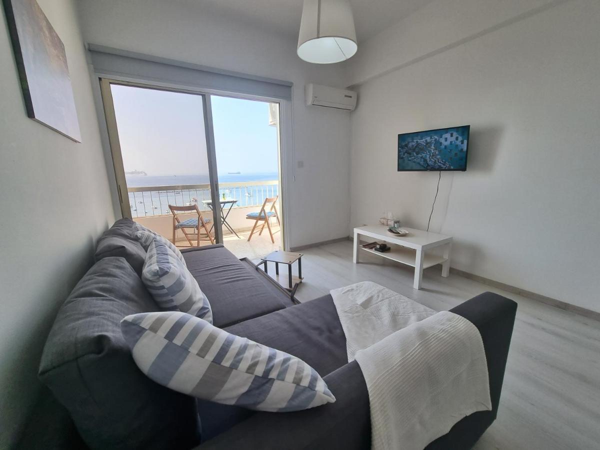 Super Modern Beachfront 1 Bedroom - Sleeps 4 Лимасол Экстерьер фото