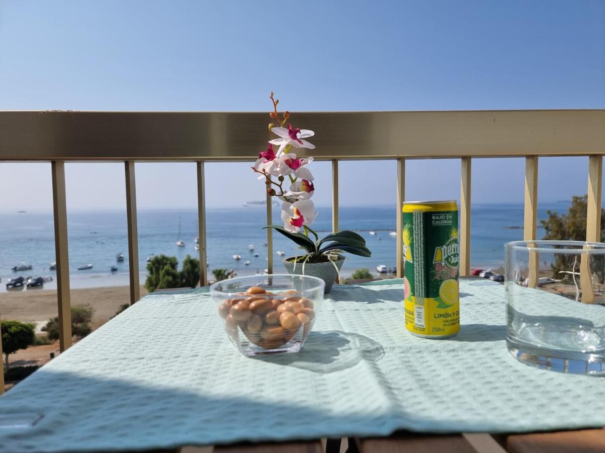Super Modern Beachfront 1 Bedroom - Sleeps 4 Лимасол Экстерьер фото