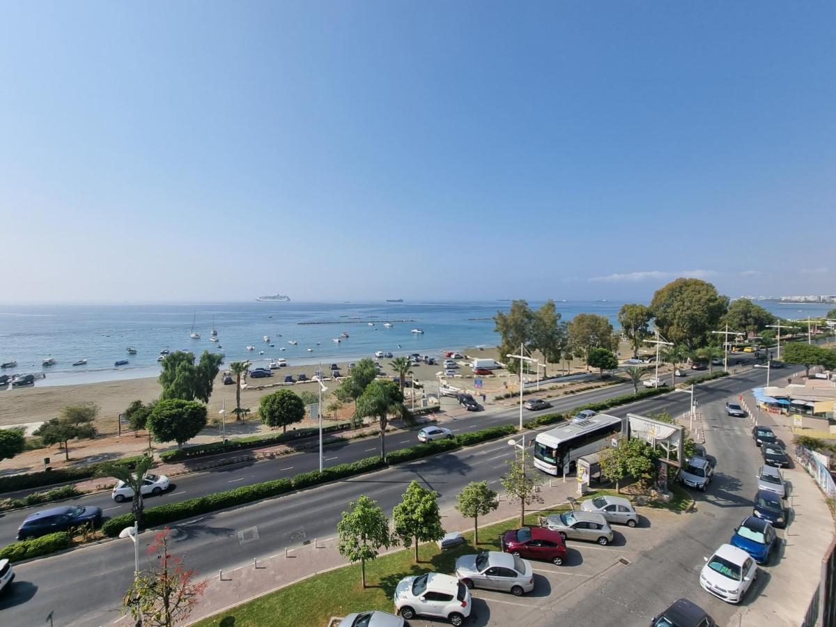 Super Modern Beachfront 1 Bedroom - Sleeps 4 Лимасол Экстерьер фото